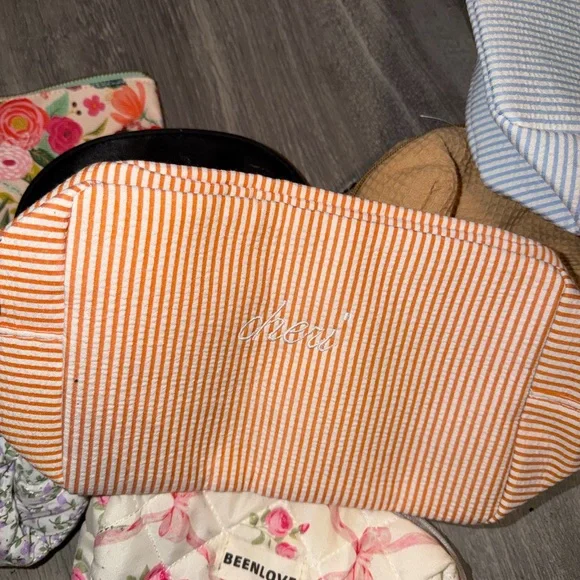 Lot of makeup bags - Picture 11 of 13